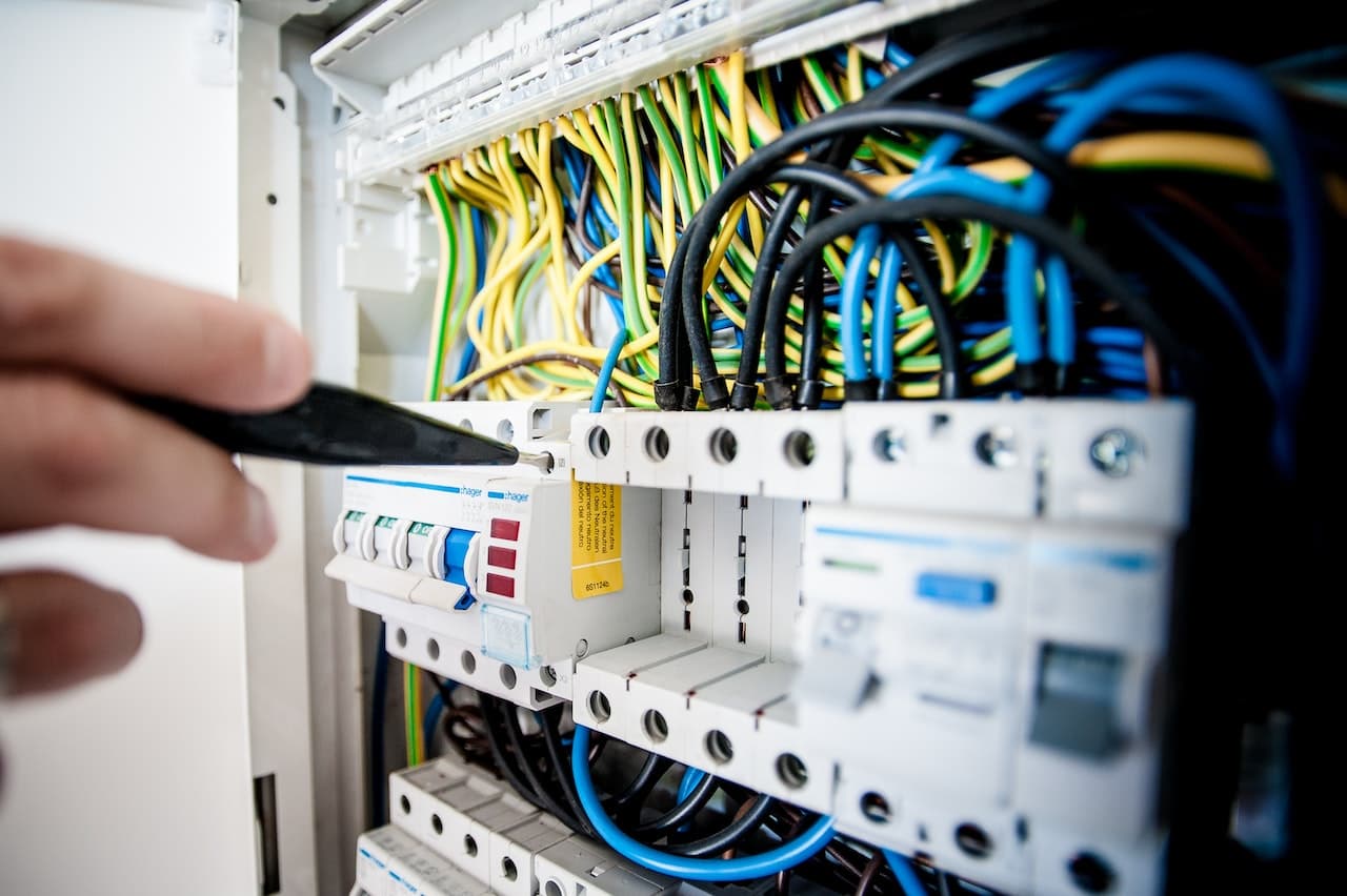 Wired machine cabinet